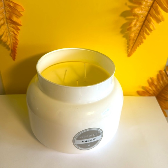 Capri Blue Volcano Scented Candles - Luxury Three Wick3 (28 oz) - Picture 4 of 8